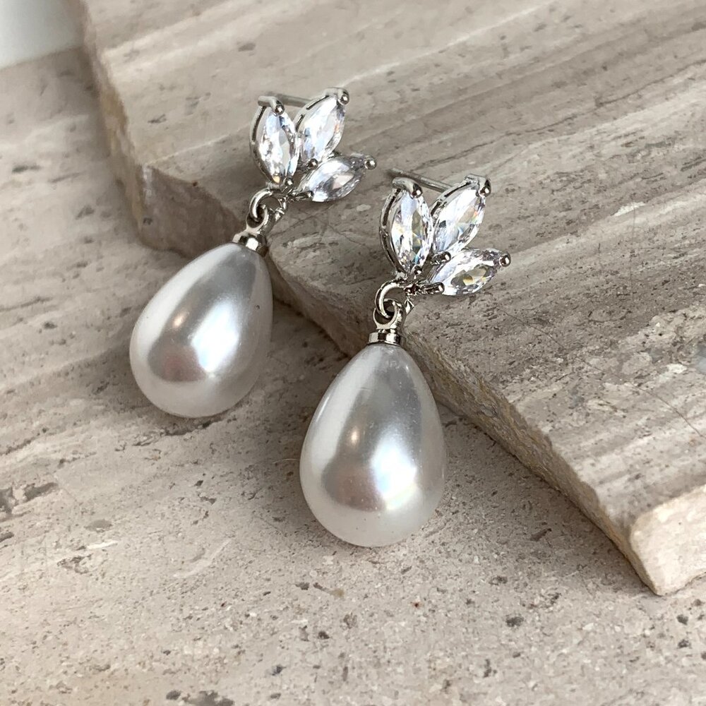NEW~ Anthropologie BHLDN Crystal topped Pearl Drop Earrings